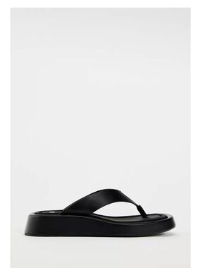 ZARA Black Platform Thong Sandals with Cushioned Footbed